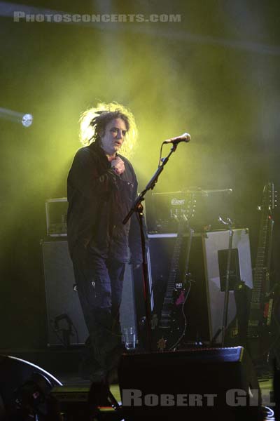 THE CURE - 2008-03-12 - PARIS - Bercy - Robert James Smith